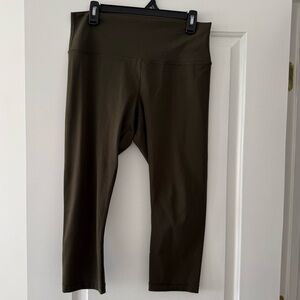 🪴Lululemon Women’s 12 Align Cropped Leggings in Play Condition